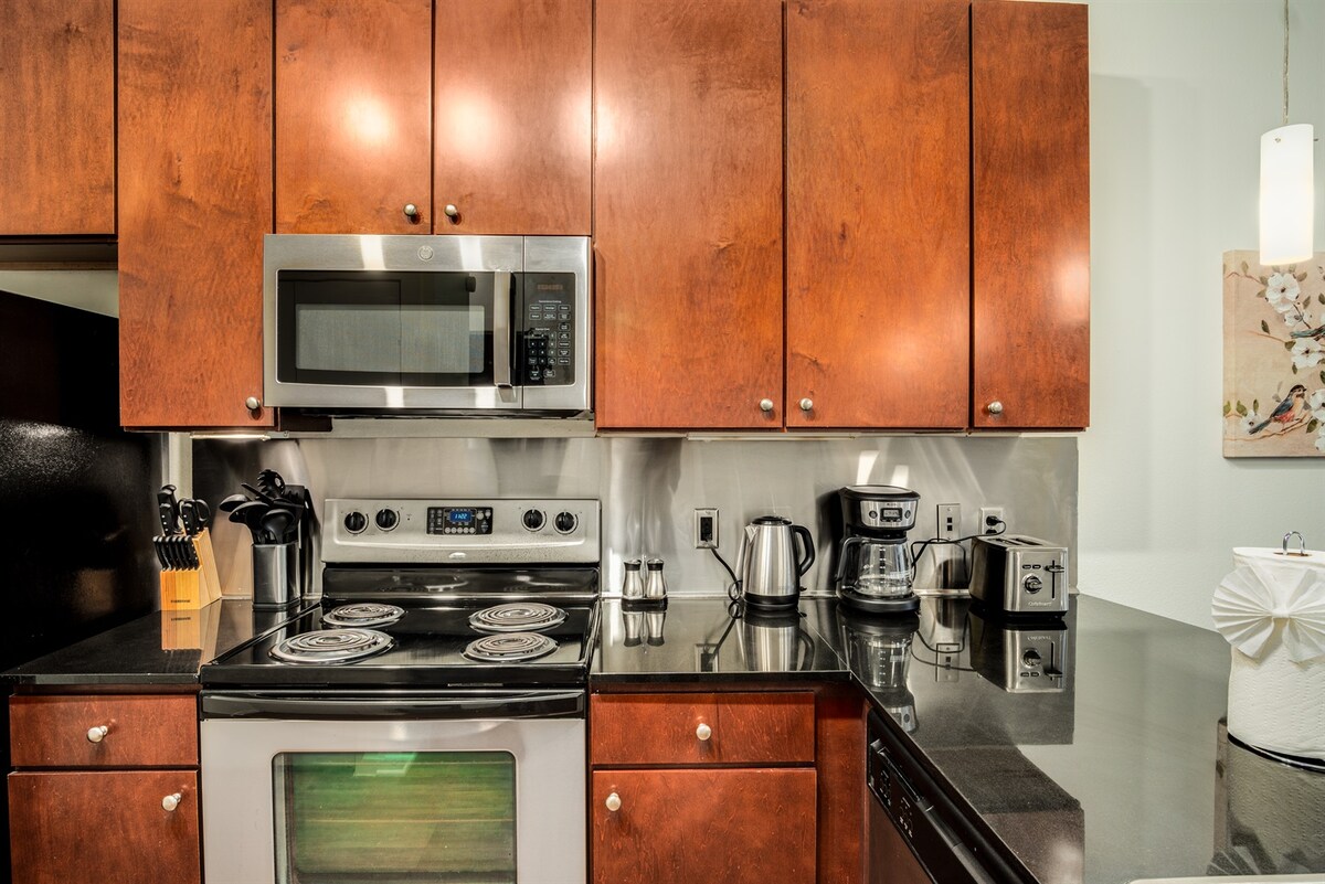 Boulevard Stays Walk to Downtown! 2BR SoCo
