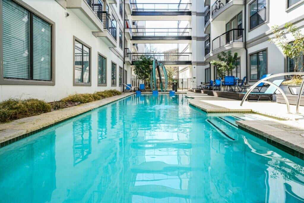 Boulevard Stays Walk to Downtown! 2BR SoCo