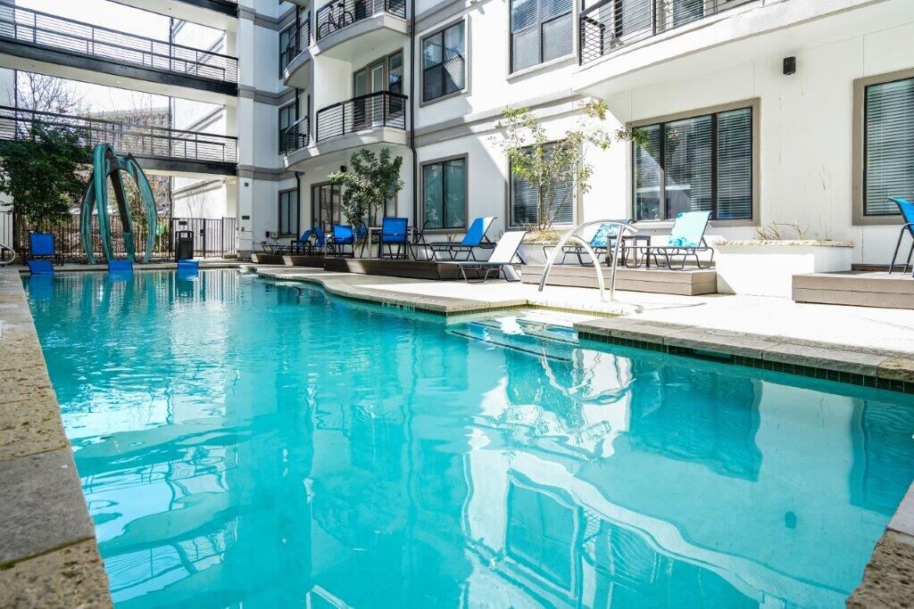 Boulevard Stays Walk to Downtown! 2BR SoCo