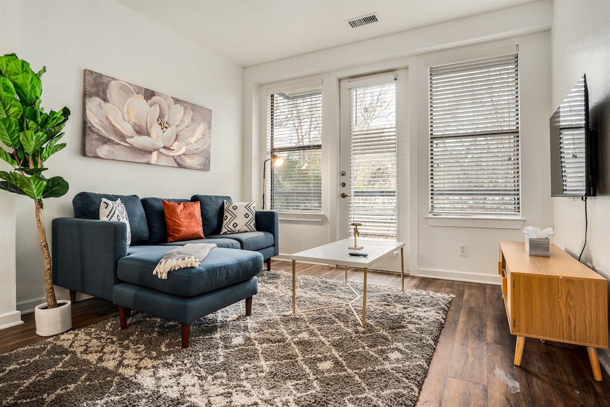 Boulevard Stays Walk to Downtown! 2BR SoCo