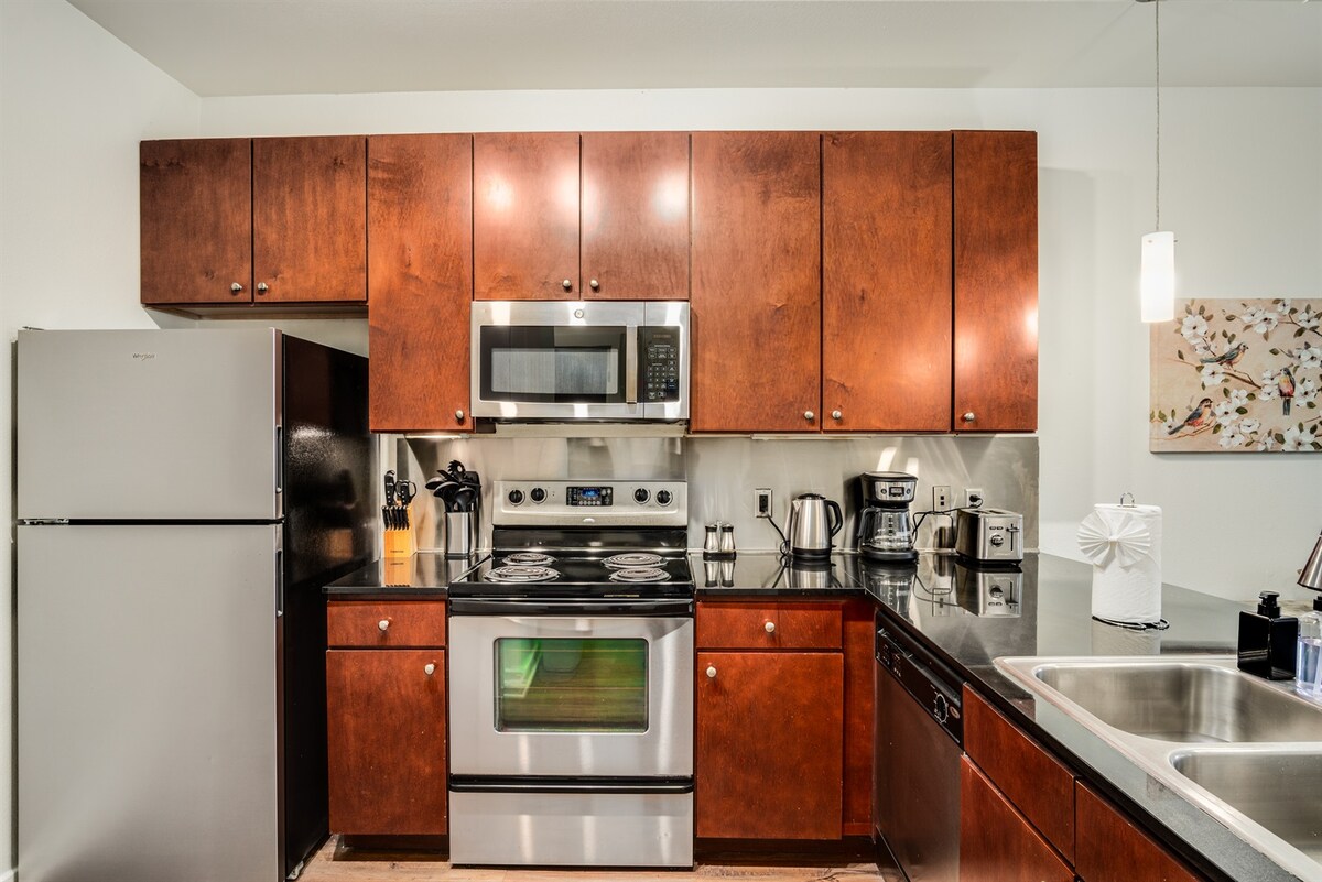 Boulevard Stays Walk to Downtown! 2BR SoCo