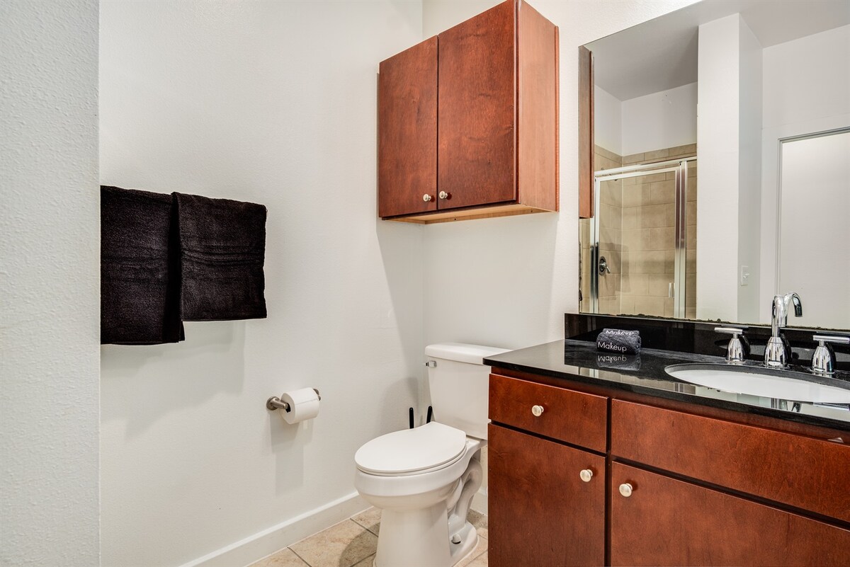 Boulevard Stays Walk to Downtown! 2BR SoCo