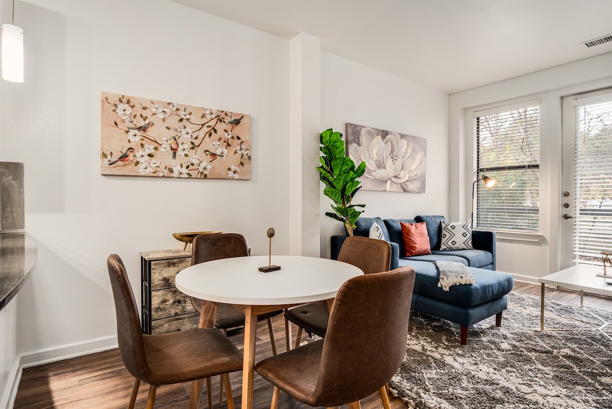 Boulevard Stays Walk to Downtown! 2BR SoCo
