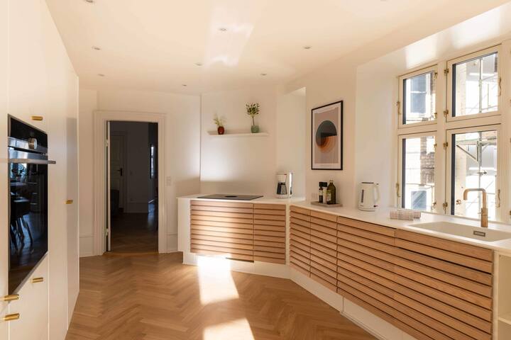 Lovely Apartment w. Bathtub & Balcony gallery image 4