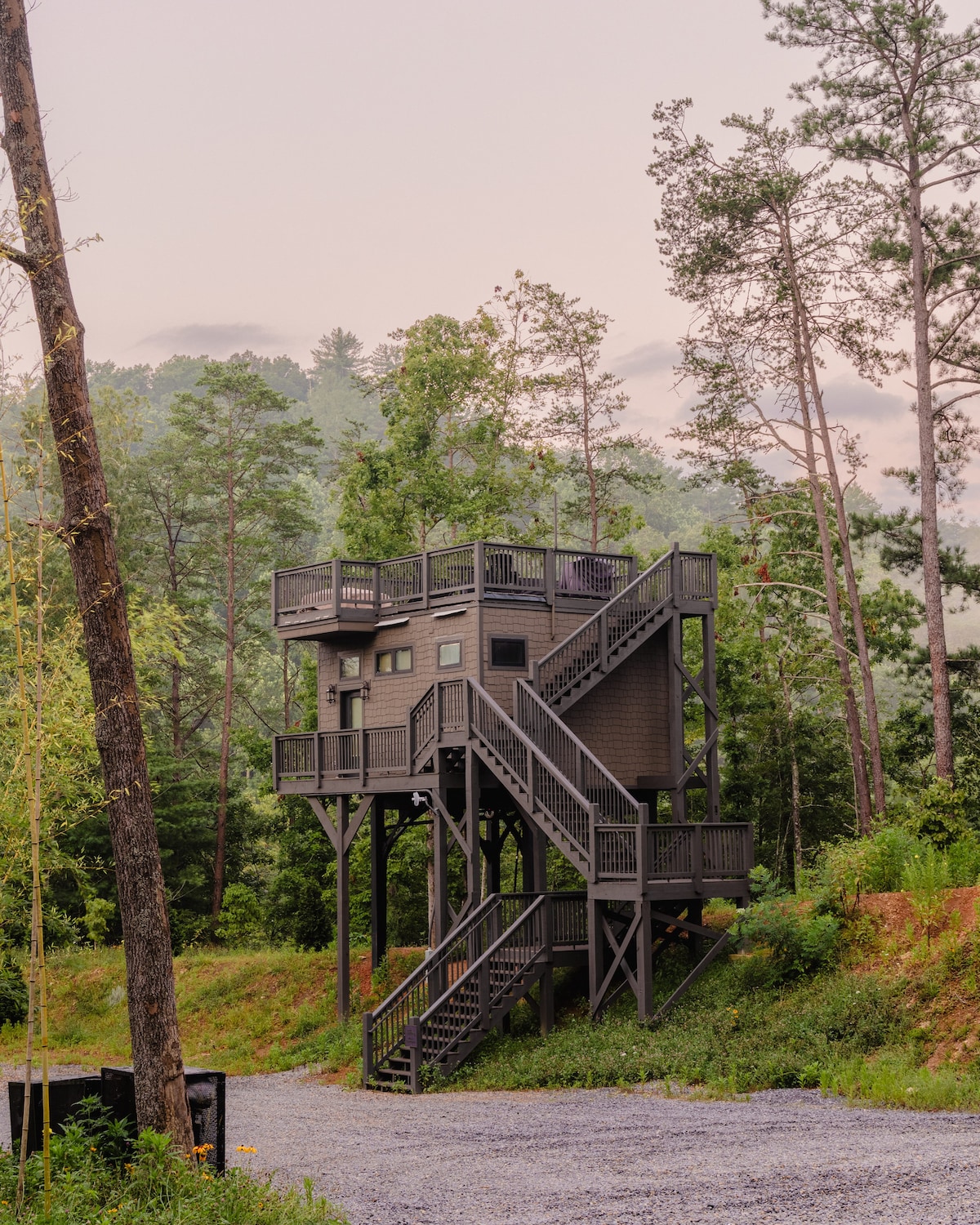 Stargazing Treehouse - Houses for Rent in Pigeon Forge, Tennessee