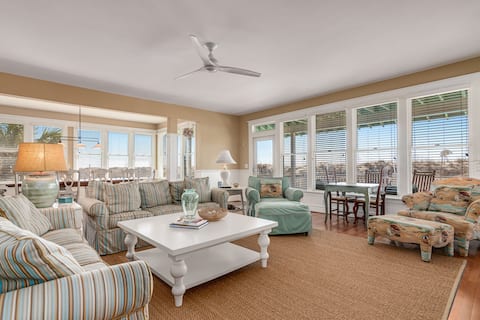 Discover your dream beach house with deck space