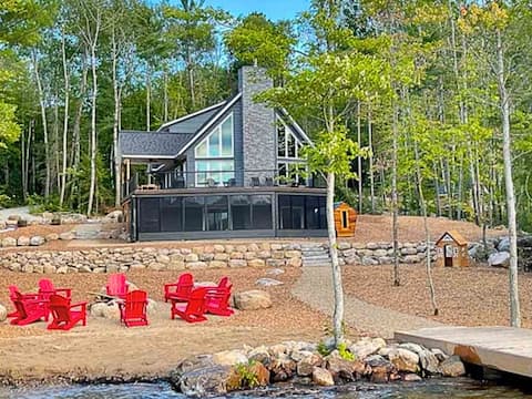 Lakefront Luxury: AC, Sauna, Pool Table, Kayaks!