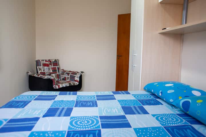 L'appartement dispose d'une chambre très cosy