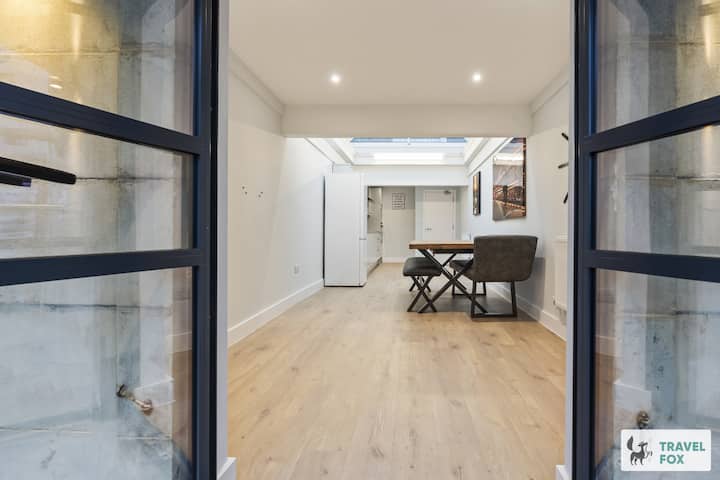 Camila's Central Penthouse With Balcony - Nottinghamshire