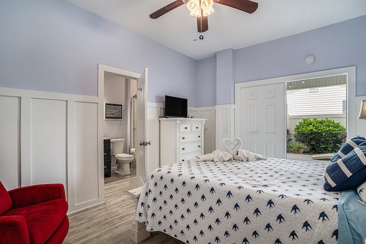Downstairs Queen Bedroom