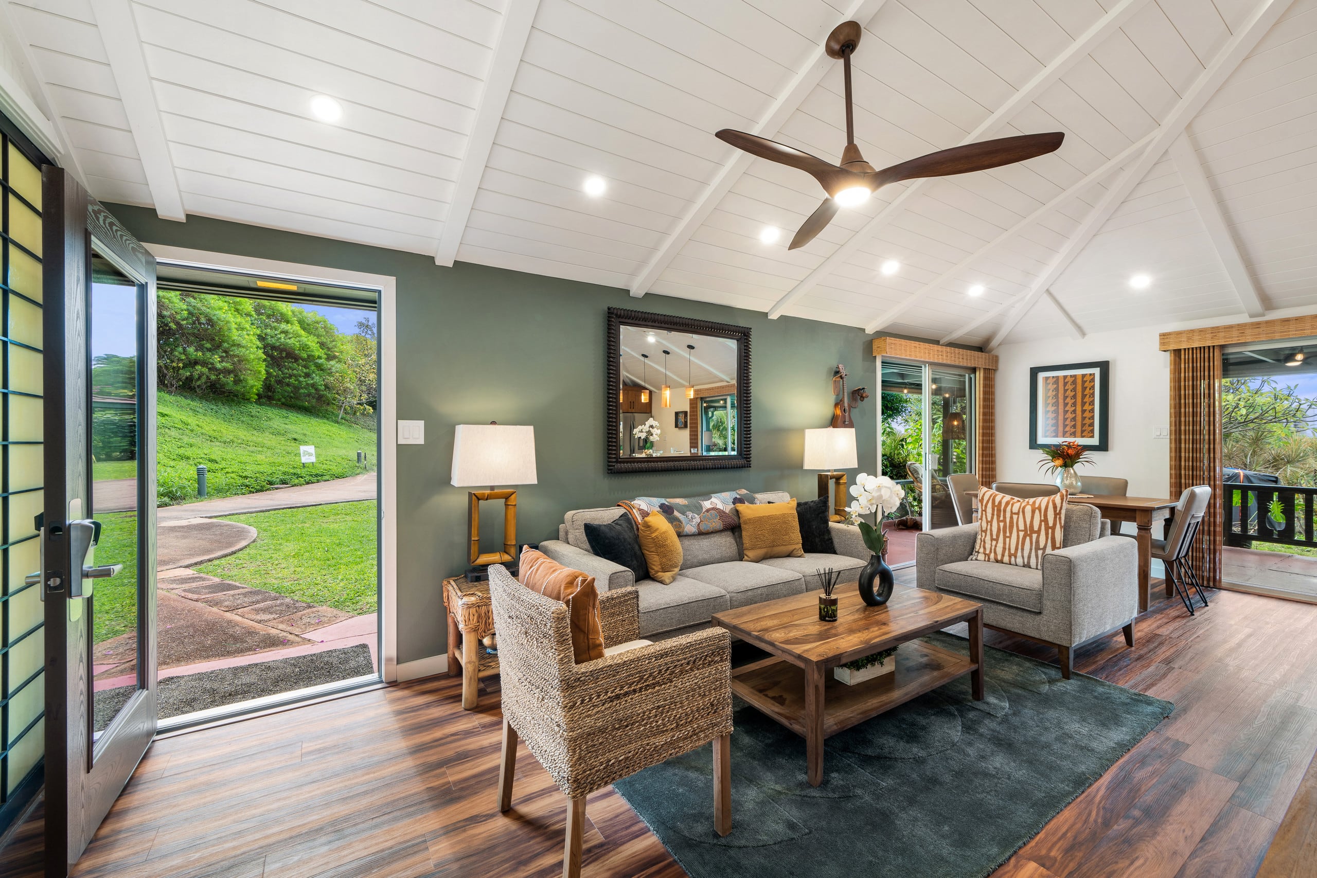 Condo in Lahaina · ★4.95 · 2 bedrooms · 3 beds · 2 baths - Image 40