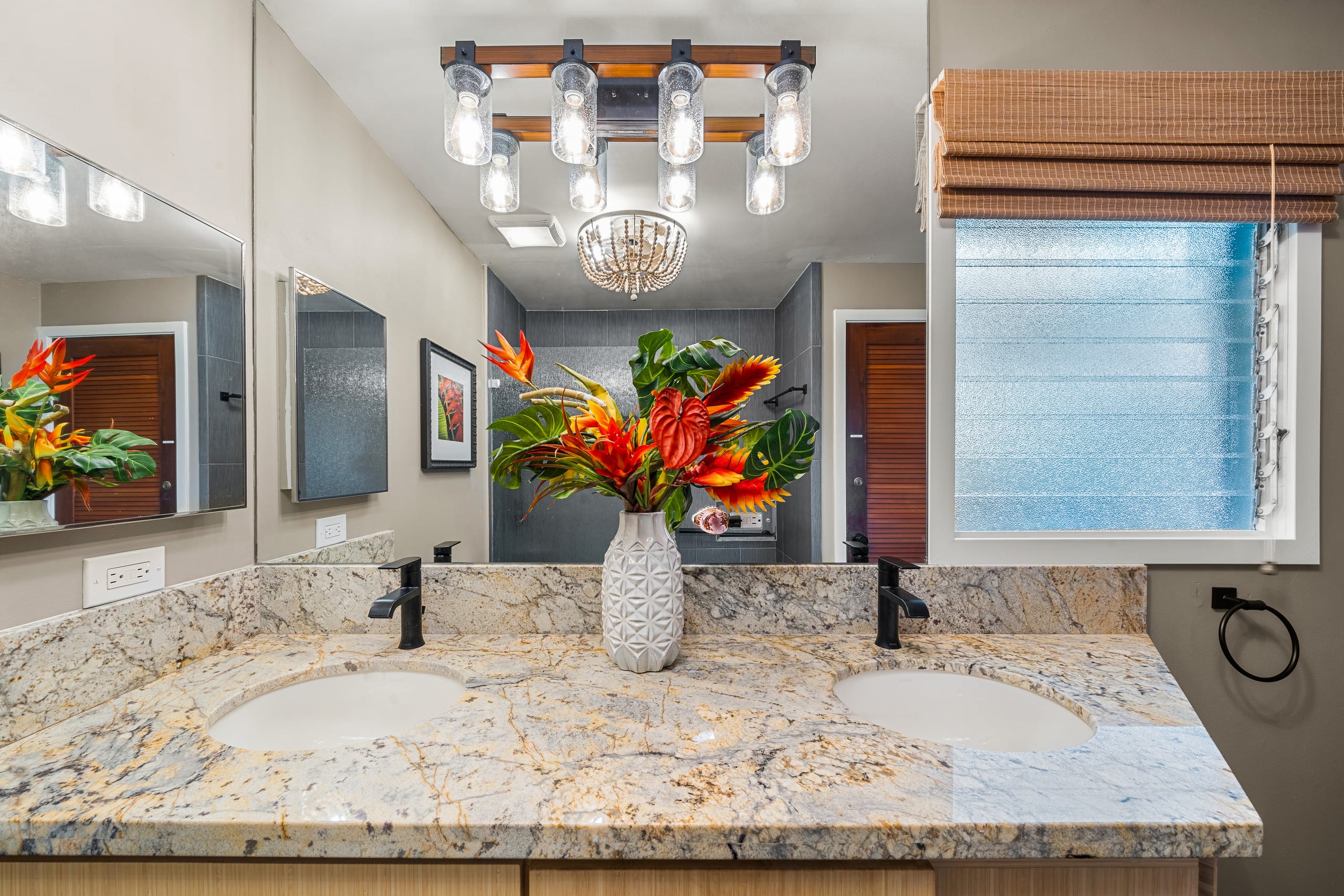 Condo in Lahaina · ★4.95 · 2 bedrooms · 3 beds · 2 baths - Image 18