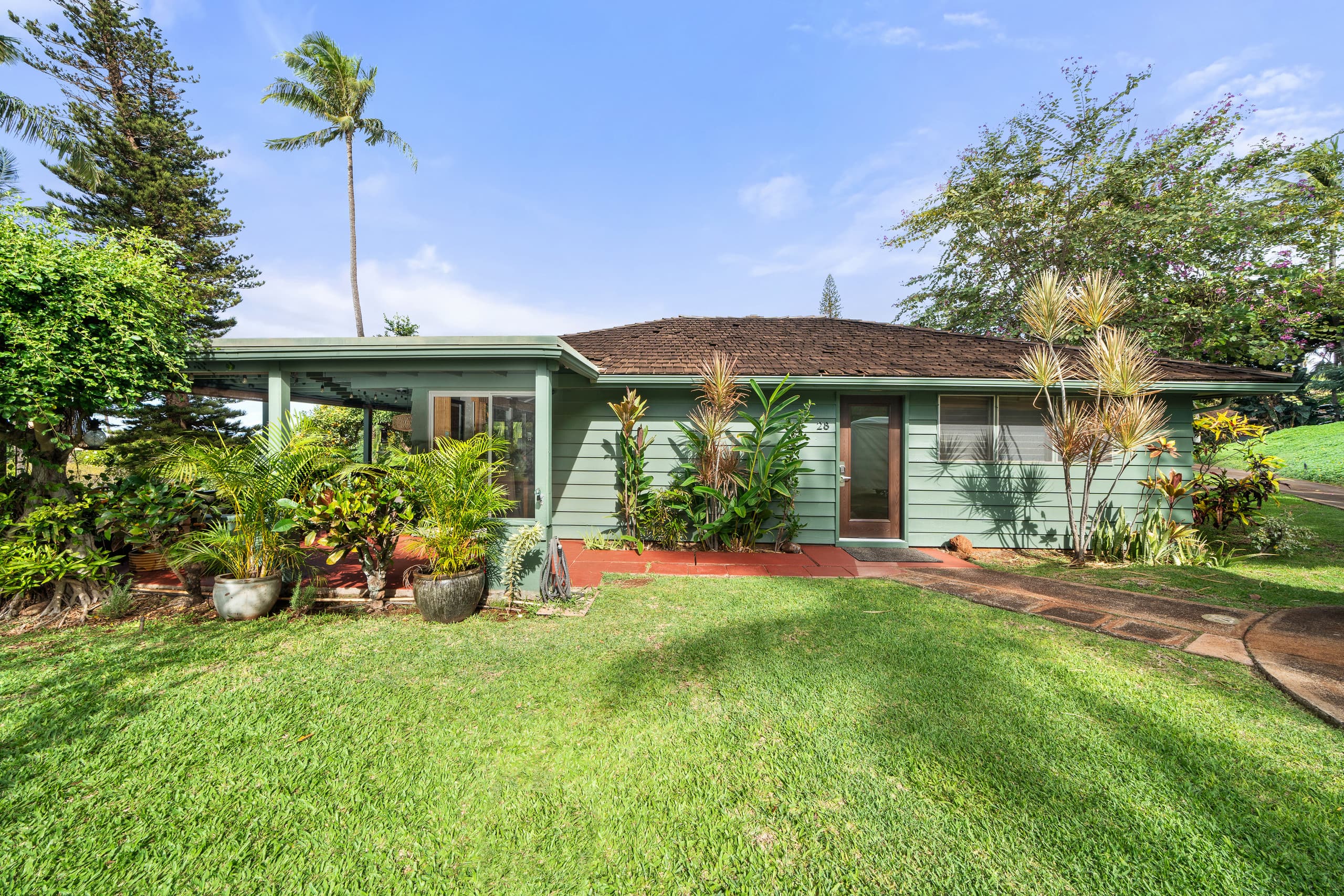 Condo in Lahaina · ★4.95 · 2 bedrooms · 3 beds · 2 baths - Image 27