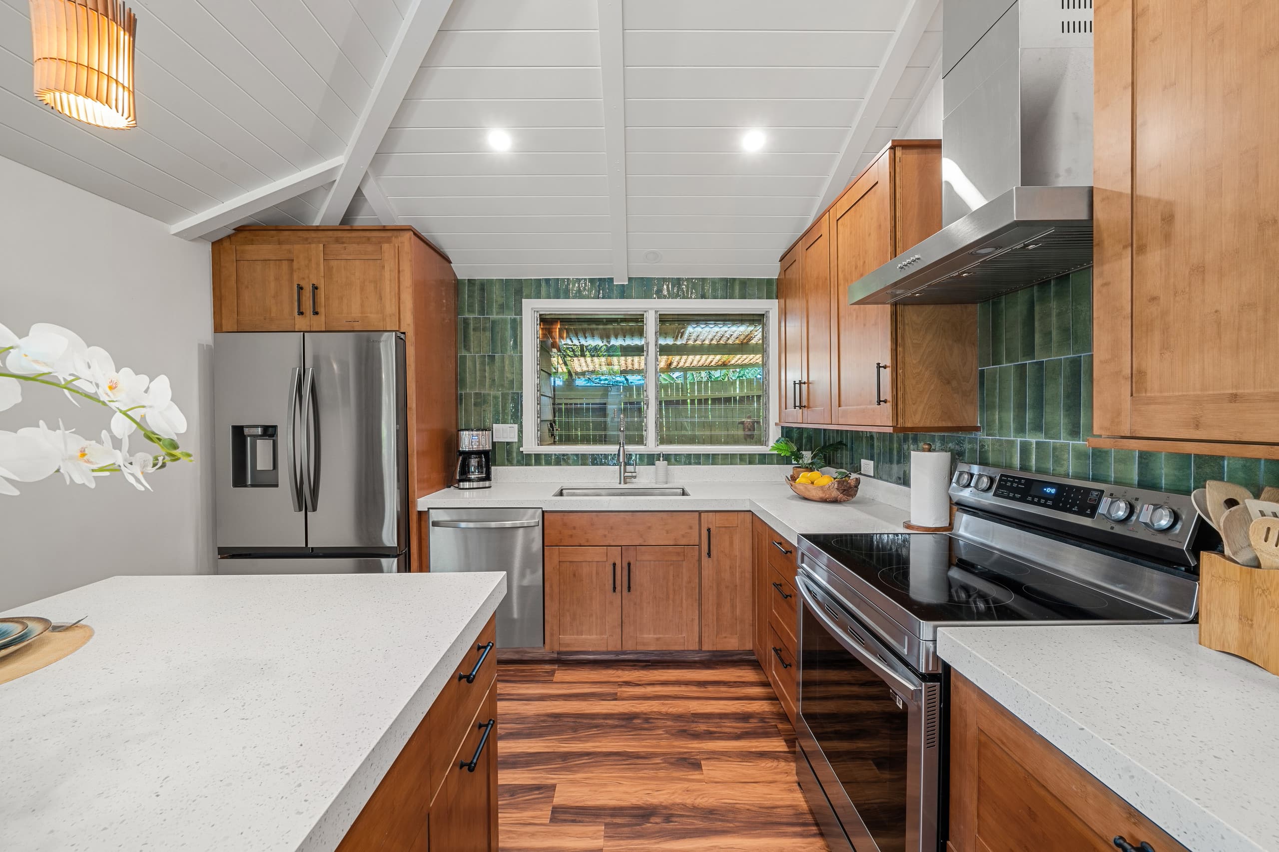 Condo in Lahaina · ★4.95 · 2 bedrooms · 3 beds · 2 baths - Image 2