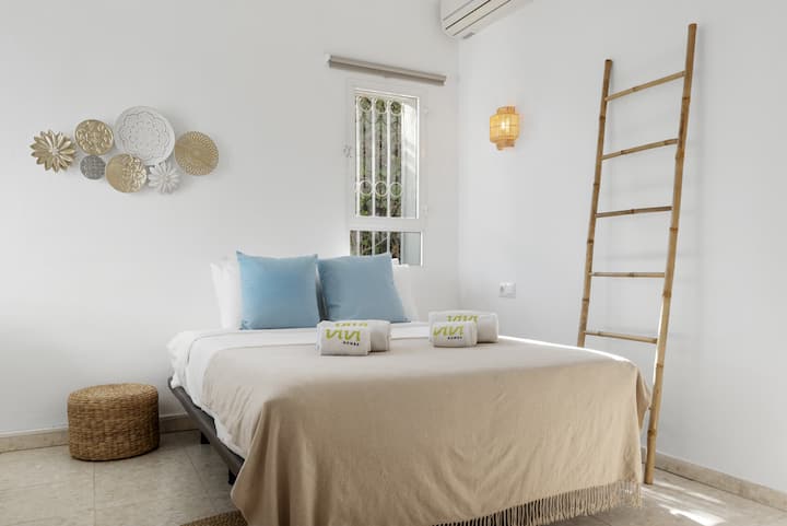 Casa Blanca | Private Pool - Big Garden - Jacuzzi - Estepona