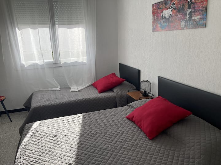 Second spacious and bright room with two single lites and a window 