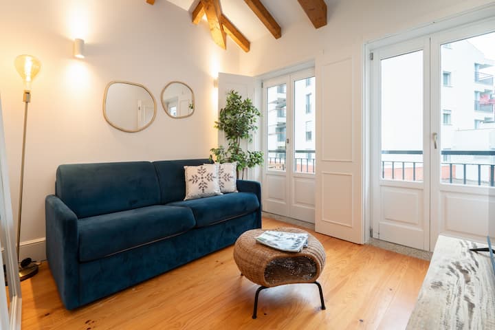 Stylish Retreat In Porto's Heart By Hostwise - Porto