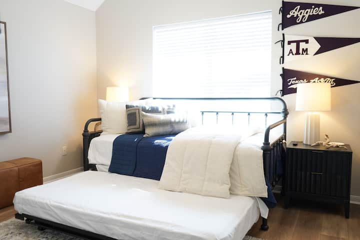 غرفة نوم 3 سرير مزدوج قابل للسحب