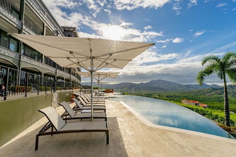 360 Splendor 208F-  Breakfast Included