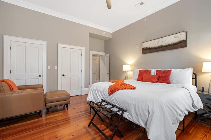 No Car Needed+king Bed+balcony - Abercorn And York - Savannah, GA