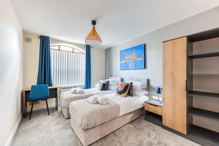 Bedroom 2 features a comfortable zip and link bed set up as twin beds by default or can be zipped together as a king size bed upon request. Fresh linen and towels are provided.