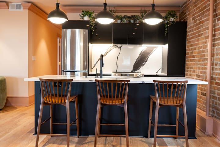 Stylish 4BR/4BA with Pool in Heart of New Orleans gallery image 5