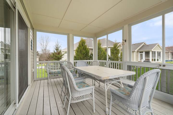 East Lake Shores managed Airbnb listing 1