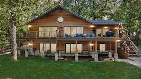 Lakefront Luxury Log Cabin on Grand Lake O’ the Ch