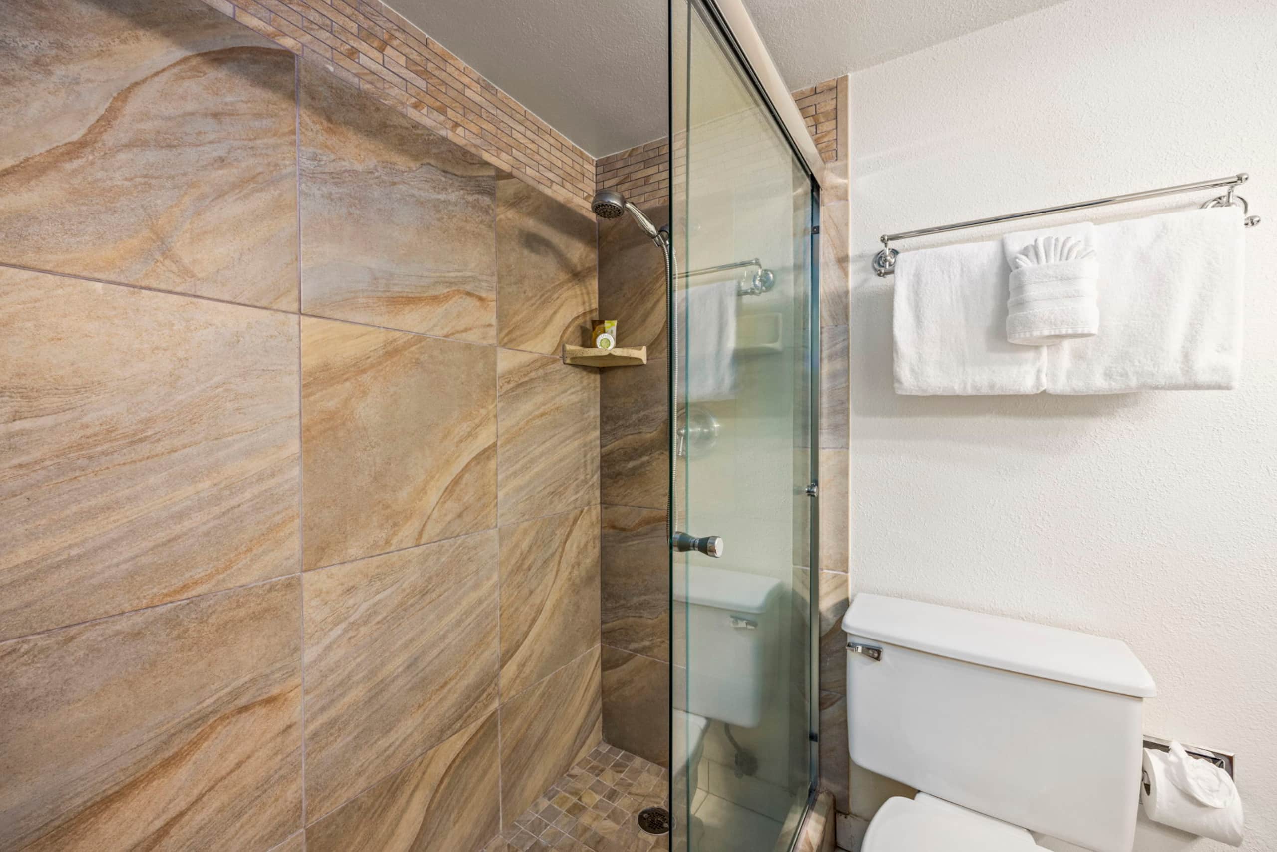 Condo in Kihei · ★5.0 · 1 bedroom · 2 beds · 2 baths - Image 21