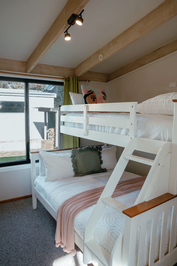 Bunk bed room, double bed on the bottom & single on the top