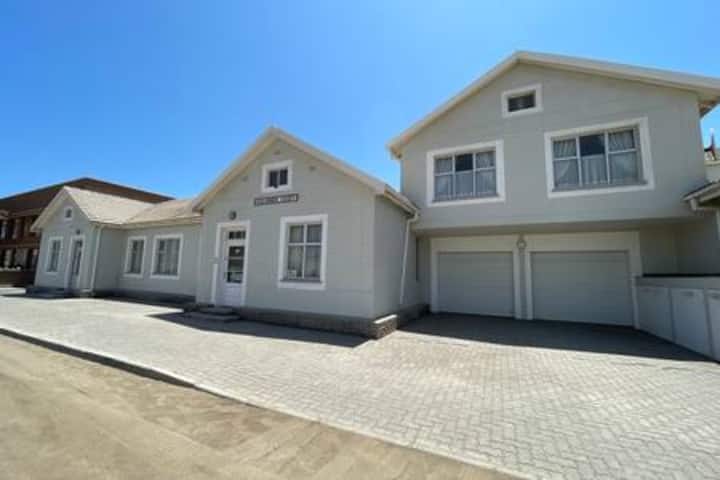 Central Family Holiday Cottage - Namibia