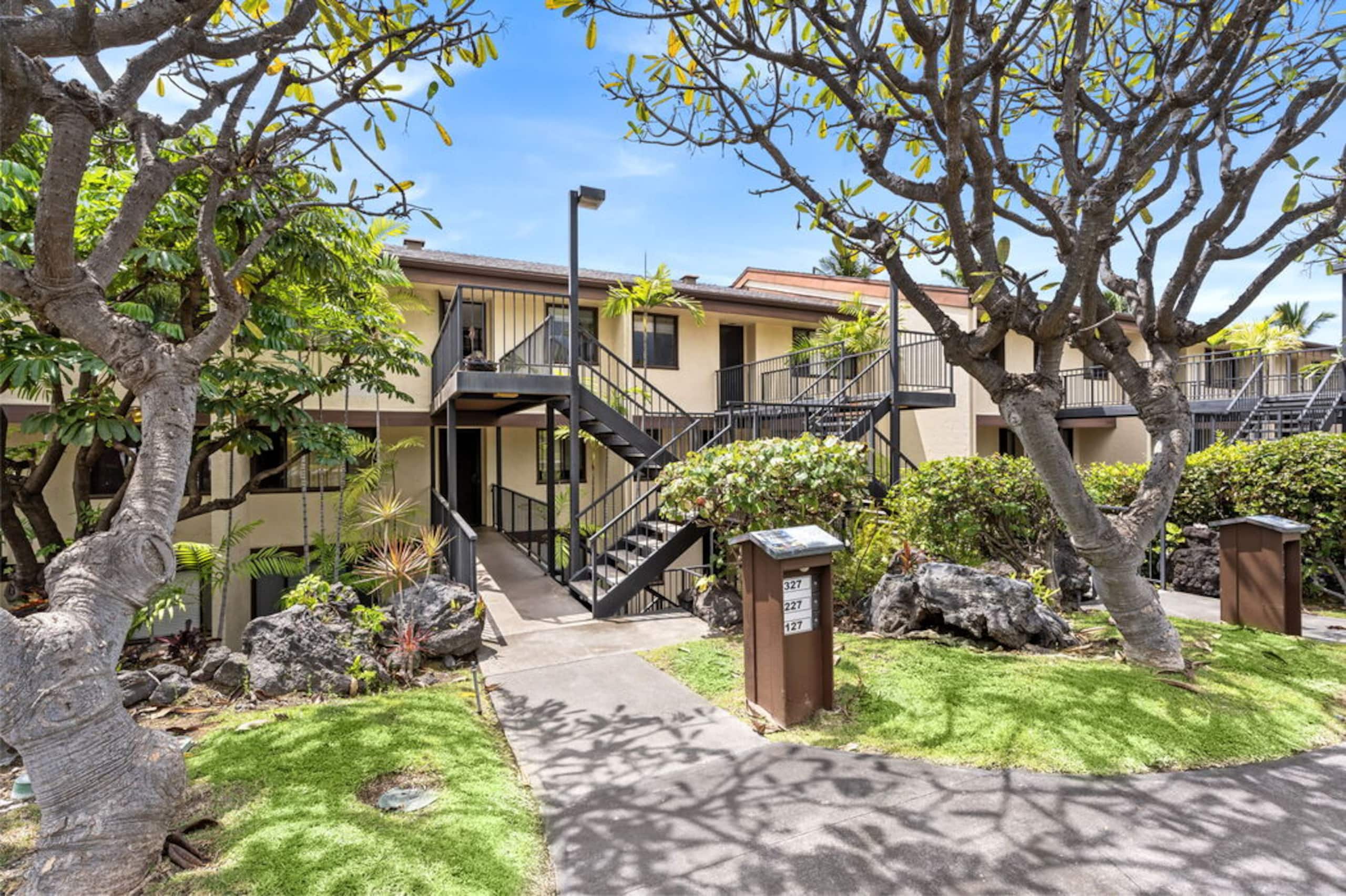 Condo in Kailua-Kona · ★5.0 · 2 bedrooms · 5 beds · 3 baths - Image 32