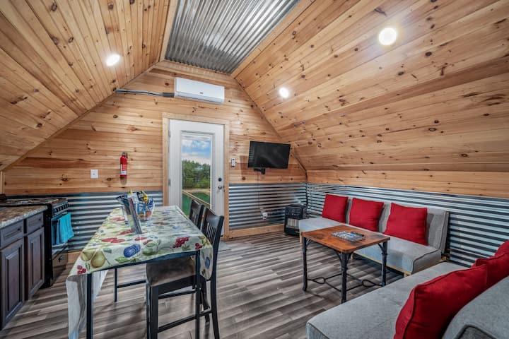 ¡Un lugar acogedor para relajarse, ver una película o relajarse después de un día de aventura!