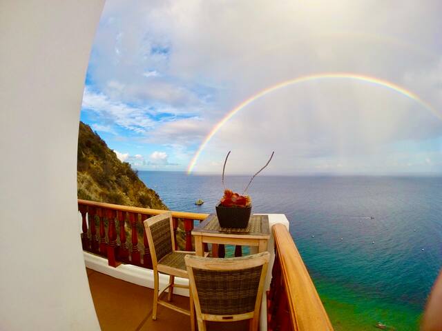 HC 18/65 2-BR Escape w/ Balcony & Stunning Views gallery image 5