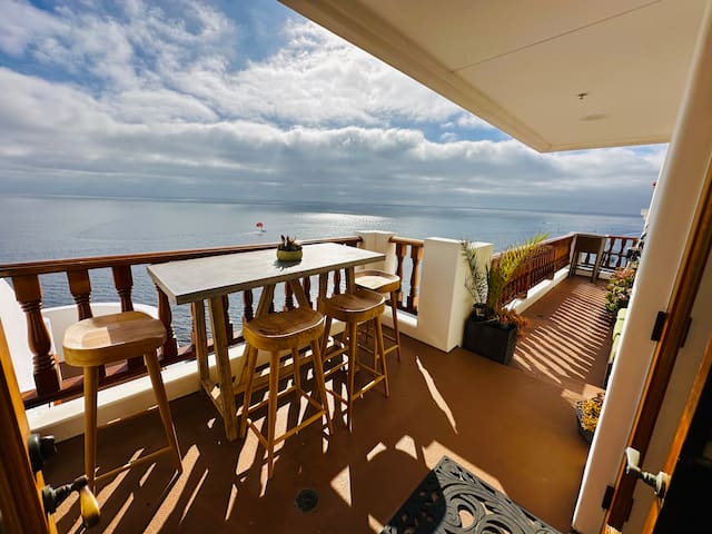 HC 18/65 2-BR Escape w/ Balcony & Stunning Views