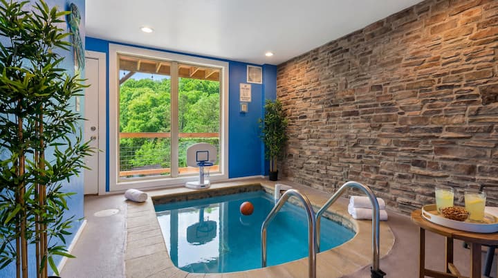 Smokies Couple Getaway by Ghosal Luxury Lodging - Cabins for Rent