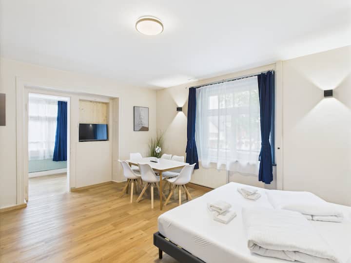 CROWN Basic Studio | 6 people | Bathroom | Kitchen