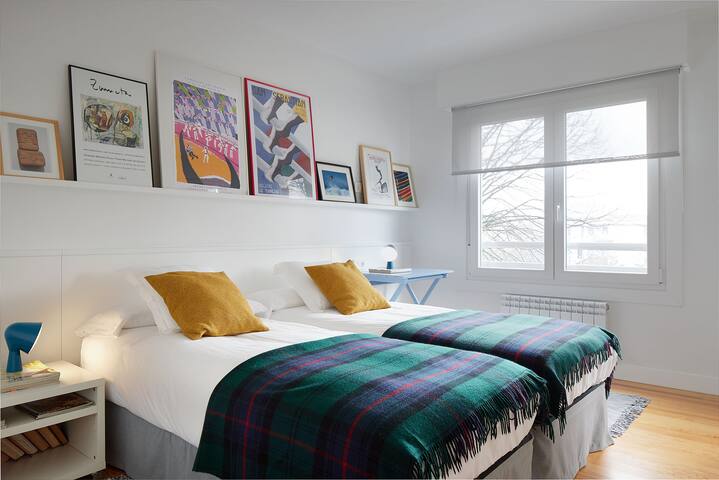 Gorgeous New Apartment 100 Meters From The Beach gallery image 3