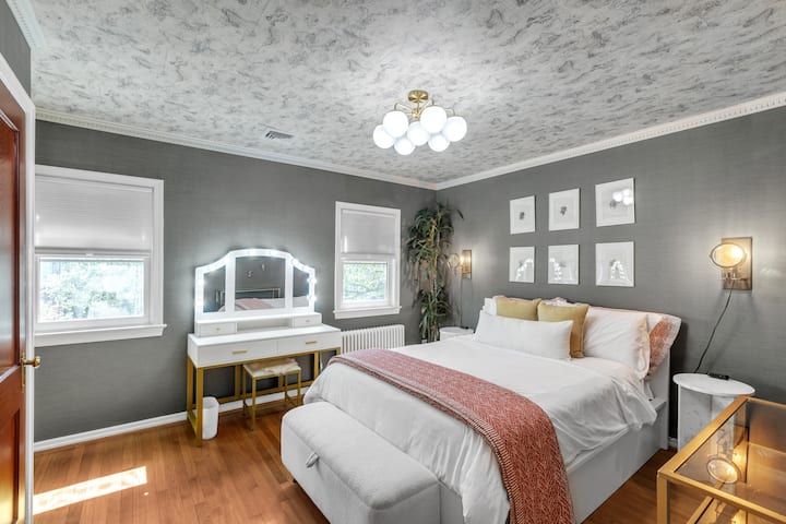 Cama tamaño queen en el nivel superior