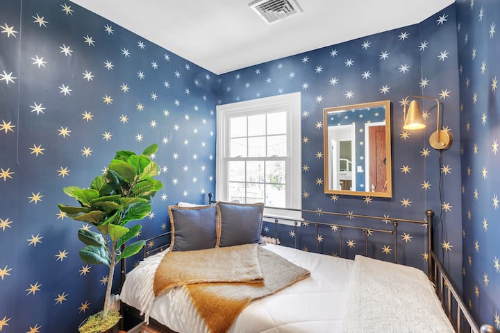 Cama individual en el nivel superior