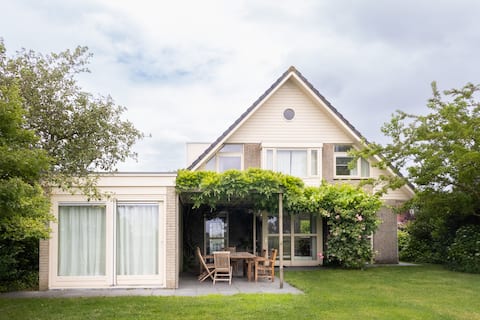 Villa on the water in Terherne