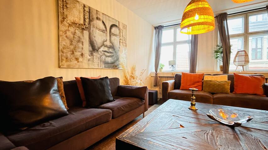 Pedestrian Street – Center – 6 Br – 14 Guests – Pe gallery image 3