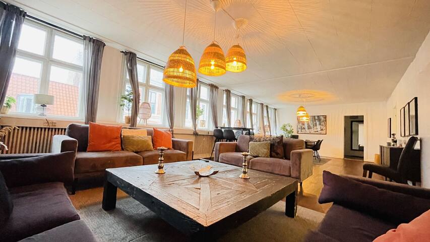 Pedestrian Street – Center – 6 Br – 14 Guests – Pe gallery image 4