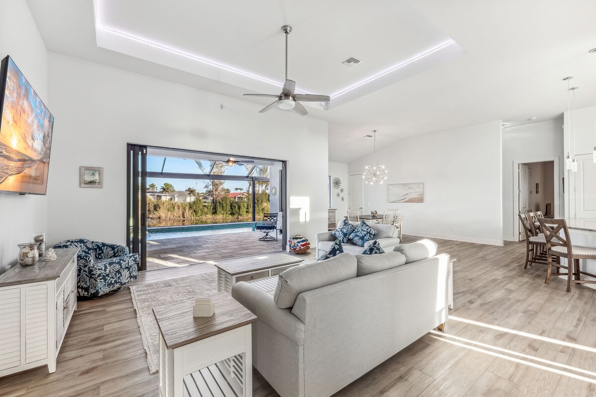 Popular Airbnb listing: Coconut Grove Vacation Rental in Cape Coral