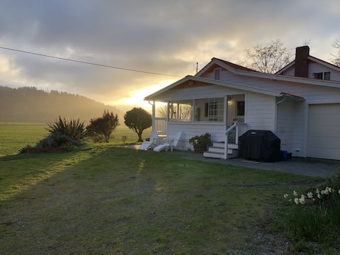 3-Bedroom Coastal Farmhouse, BBQ, Games, Bikes