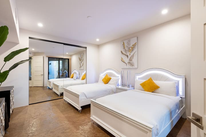 ไฟไหม้/น้ำสวีท: เตียงแฝด 2 เตียงห้องน้ำส่วนตัวและการตกแต่งที่มีสไตล์