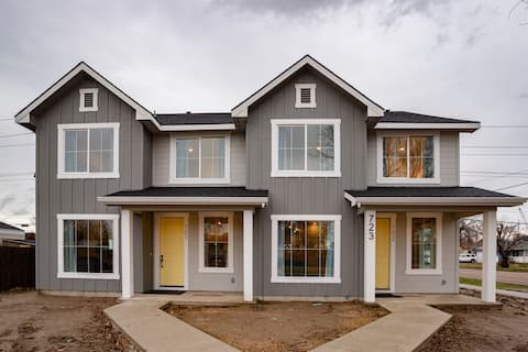 Elgin Double Duplex|2 Places Next Door|Sleeps 20|T