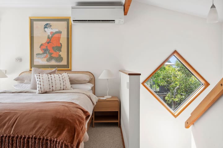 חדר שינה ראשי - למעלה