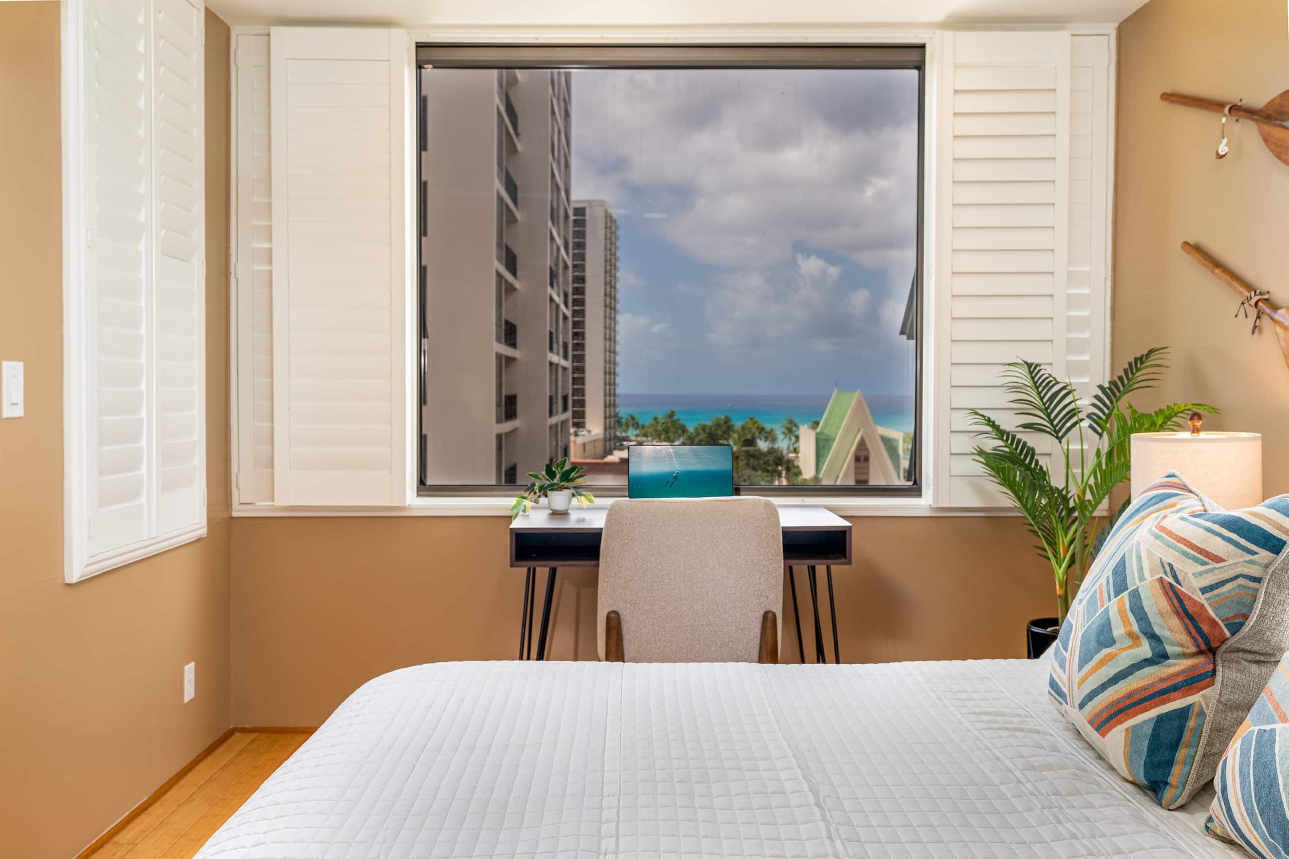 Chic Suite W/ Direct Ocean Views & Free Parking - Image 16