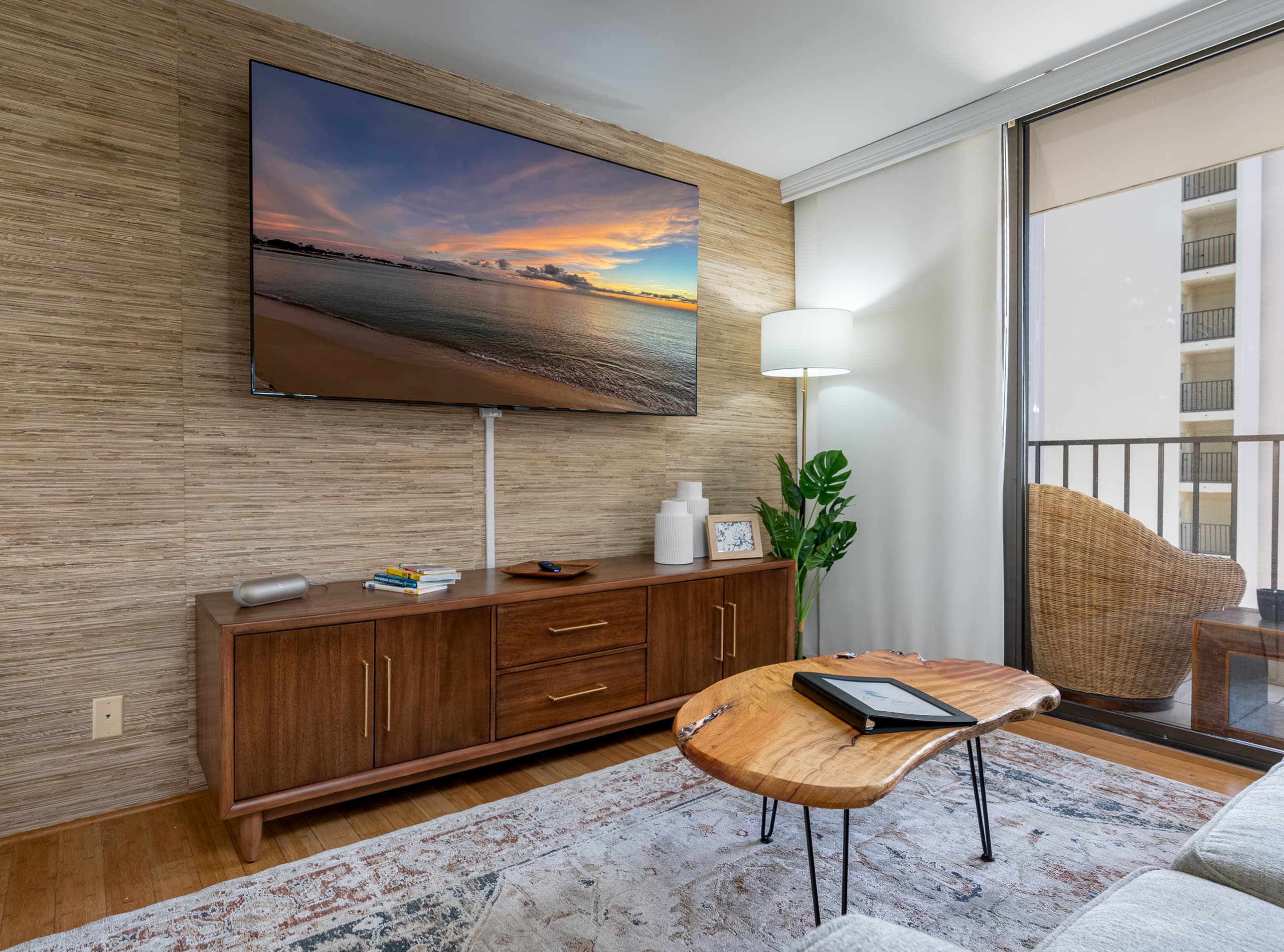Chic Suite W/ Direct Ocean Views & Free Parking - Image 3